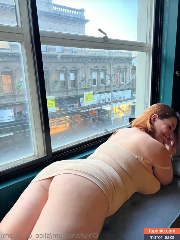 Bel Larcombe / Slice_of_salami_, Bel Larcombe slice_of_salami_, bel_larcombe_ Оголені зливи OnlyFans Фото #98