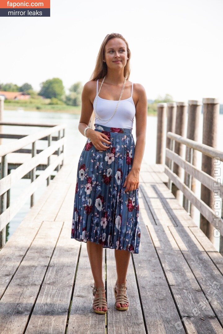 Claudia Struwe, flying_claudia_ Оголені зливи  Фото #1