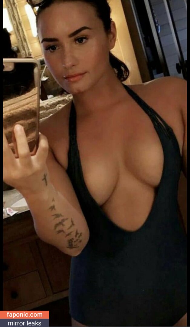 Demi Lovato, ddlovato, https:, tonia_williams Оголені зливи OnlyFans Фото #10