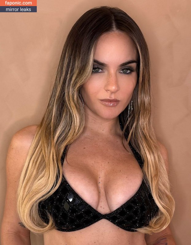 JoJo Levesque, iamjojo Оголені зливи  Фото #25