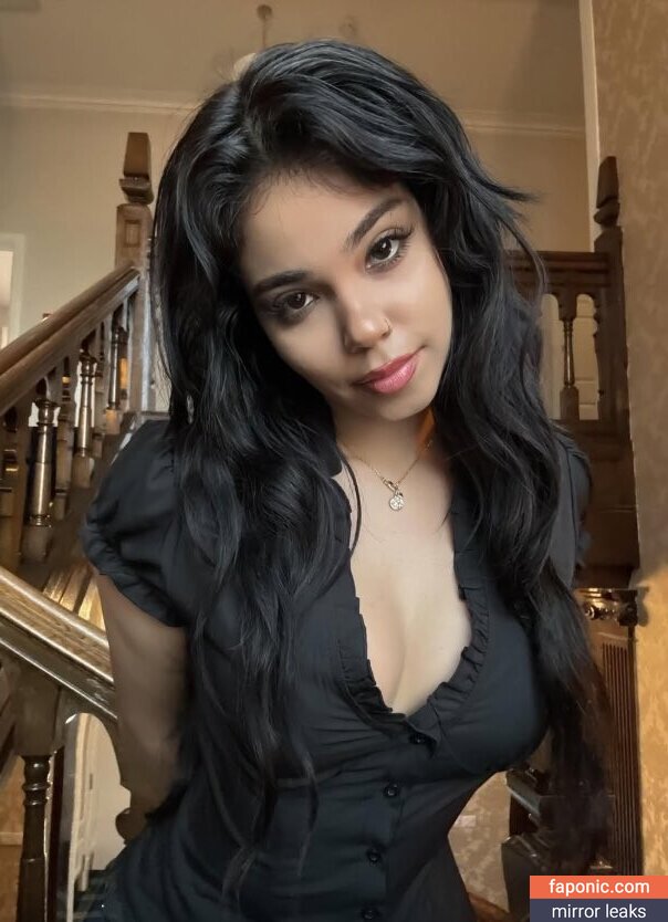 Victoria Vonne, pixieonyxx Оголені зливи OnlyFans Фото #7
