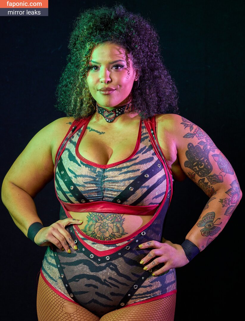 AEW, Willow Nightingale, willowwrestles Оголені зливи  Фото #22