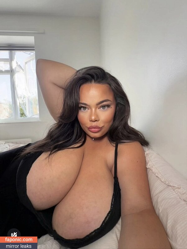 cescax, francescahayden, xbunny_rosex Оголені зливи OnlyFans Фото #7