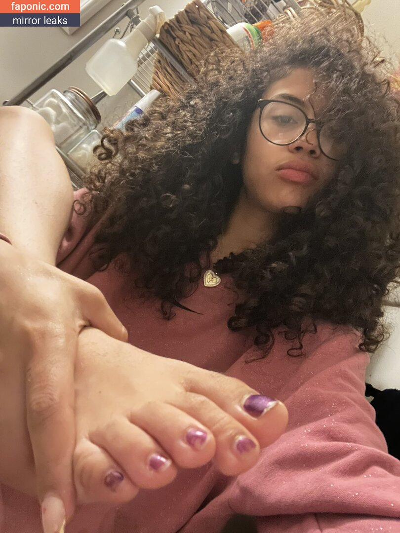 AriLove, LadyArri, arilove272, kinky petite latina, lady_arri Оголені зливи OnlyFans Фото #4