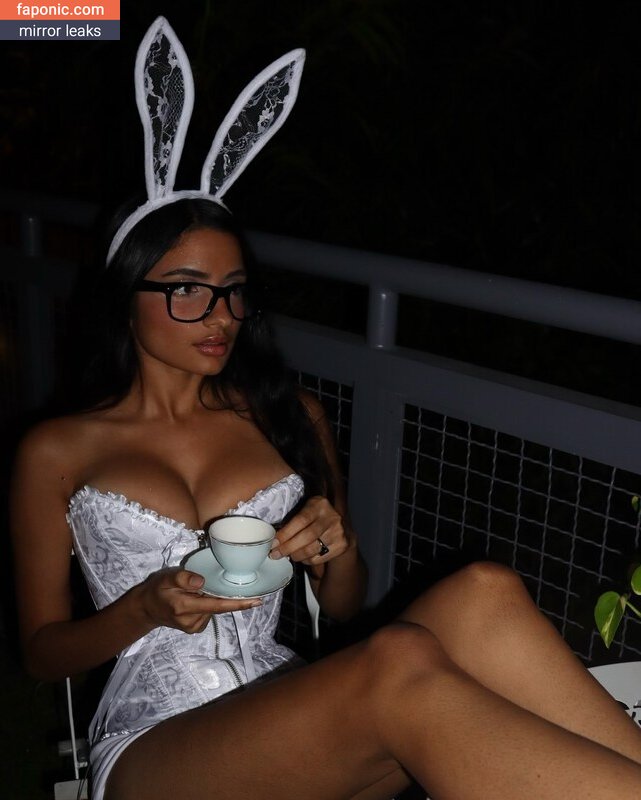 Farha Khalidi, Farhakhalidi Оголені зливи OnlyFans Фото #11