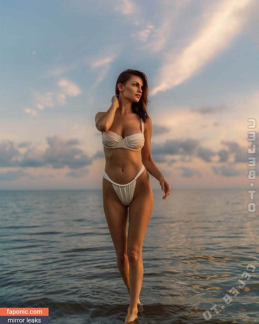 Alexis Reed, lexi_lou_thur, lexilouthur Оголені зливи OnlyFans Фото #35