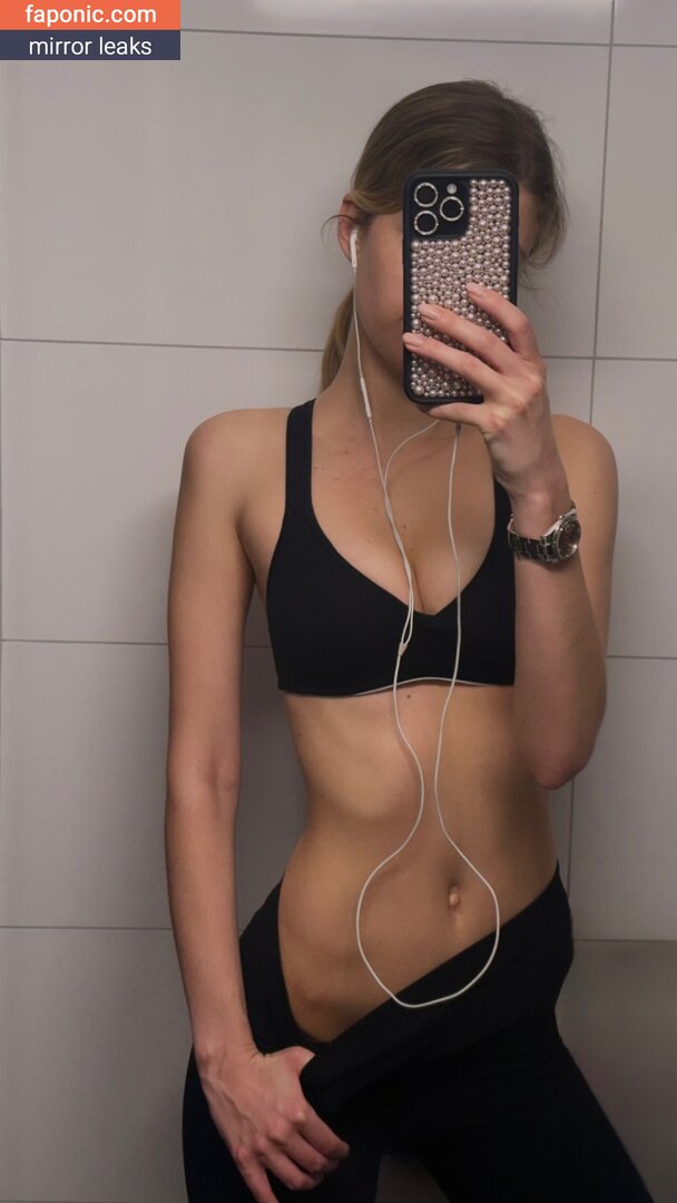 Dear.mathilda, Mathilda Toresdotter, https:, mathildtantot Оголені зливи OnlyFans Фото #45