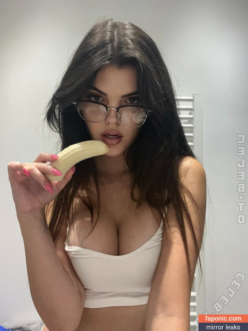 Lara Winter, lara-benjamina, lara.winter.73, lara_winter Оголені зливи OnlyFans Фото #232