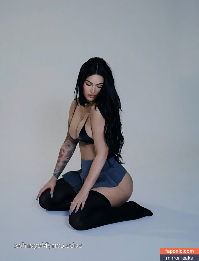 Megan Fox, megan_fox, meganfox Оголені зливи OnlyFans Фото #11