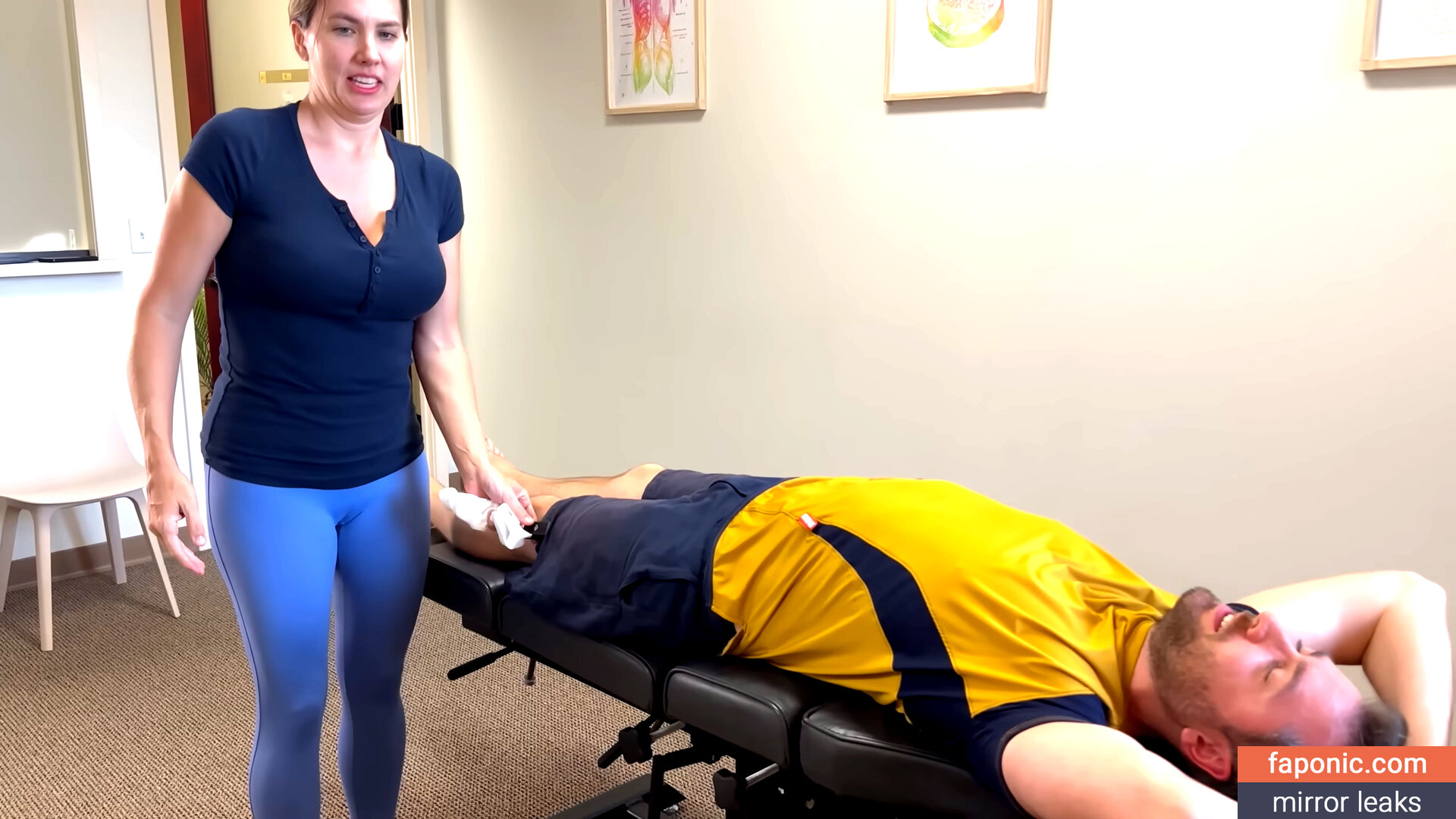 Brenda Mondragon, Chiropractor Оголені зливи  Фото #63