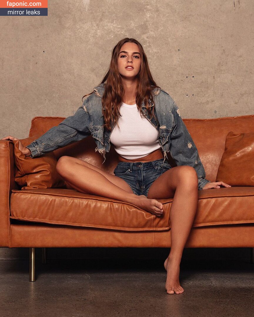 Emily Feld, emily.feld Оголені зливи OnlyFans Фото #1706