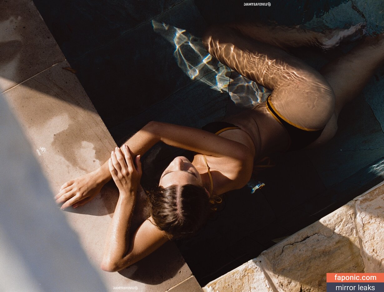 Emily Feld, emily.feld Оголені зливи OnlyFans Фото #2982