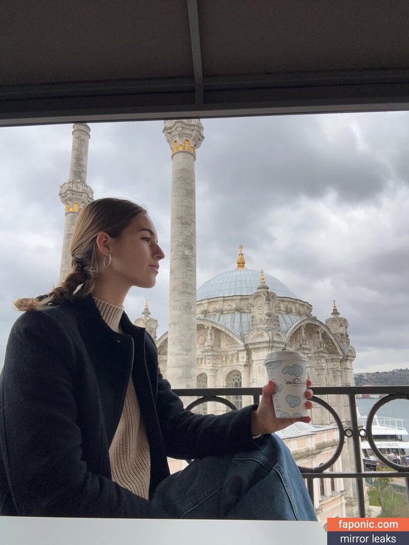 Emily Feld, emily.feld Оголені зливи OnlyFans Фото #3217