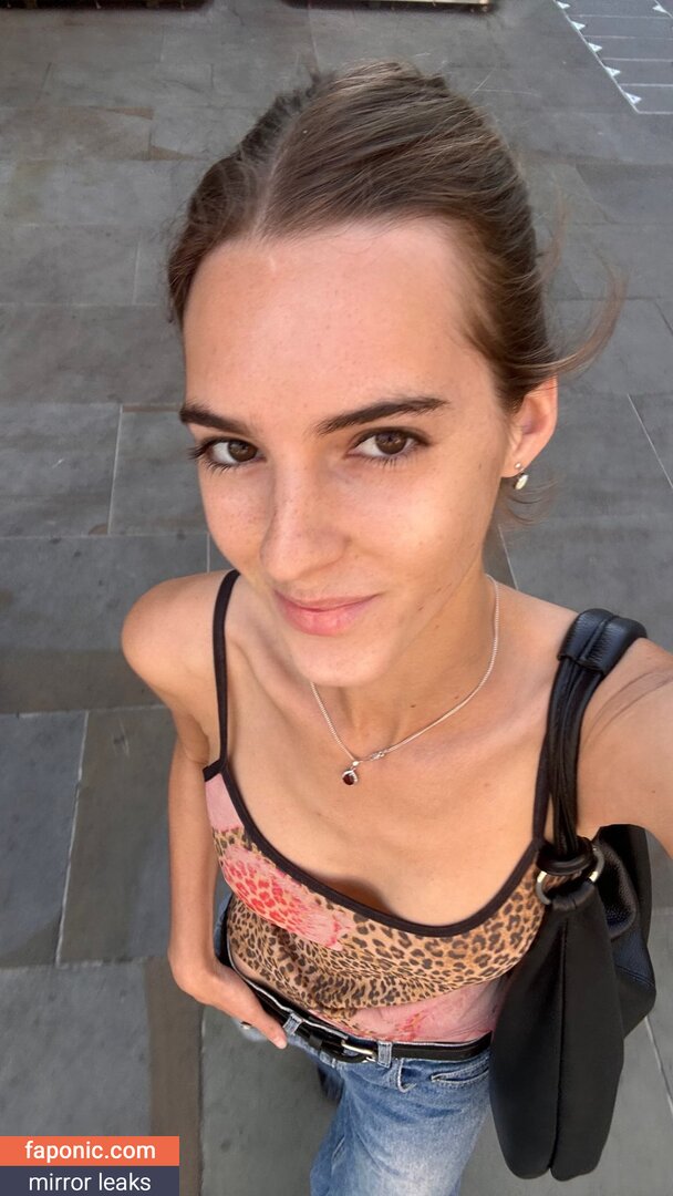 Emily Feld, emily.feld Оголені зливи OnlyFans Фото #3734