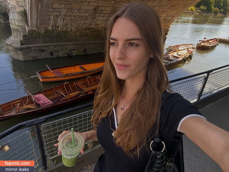 Emily Feld, emily.feld, fanpage_emily_feld Оголені зливи OnlyFans Фото #3791