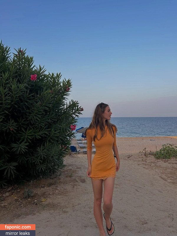Emily Feld, emily.feld Оголені зливи OnlyFans Фото #3813