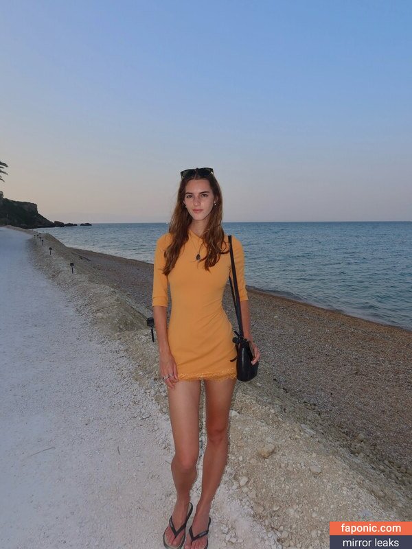 Emily Feld, emily.feld Оголені зливи OnlyFans Фото #3817