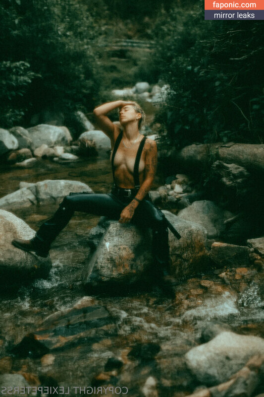 Lexiepeterss, sexylexie Оголені зливи OnlyFans Фото #12
