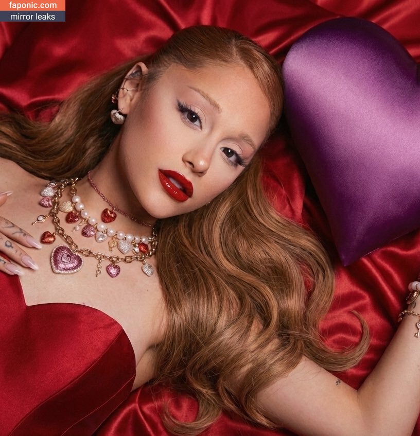 Ariana Grande, arianagrande, biancasotelo14 Оголені зливи OnlyFans Фото #125