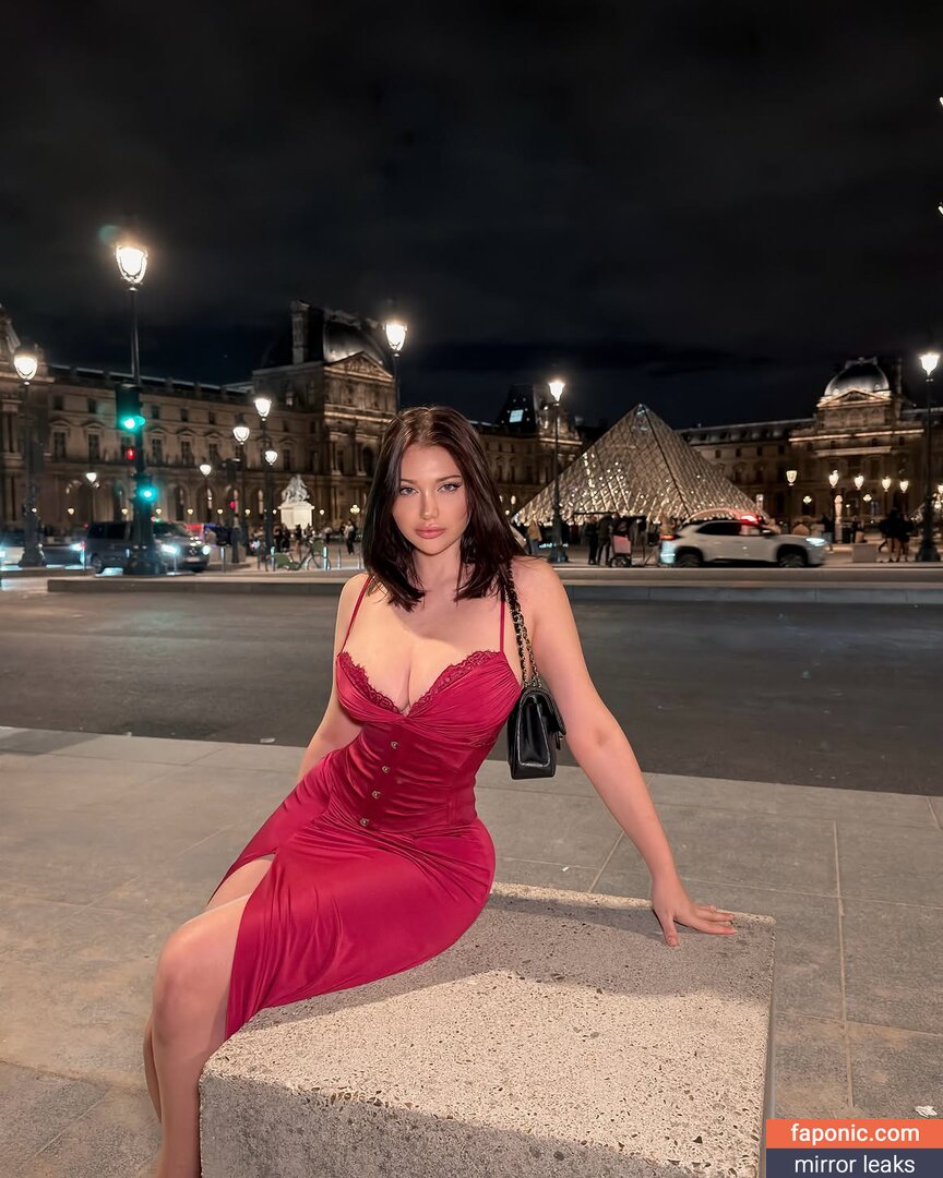 andreeamaresof, andreeamaresof_fanpage2022, blackwidof Оголені зливи OnlyFans Фото #2