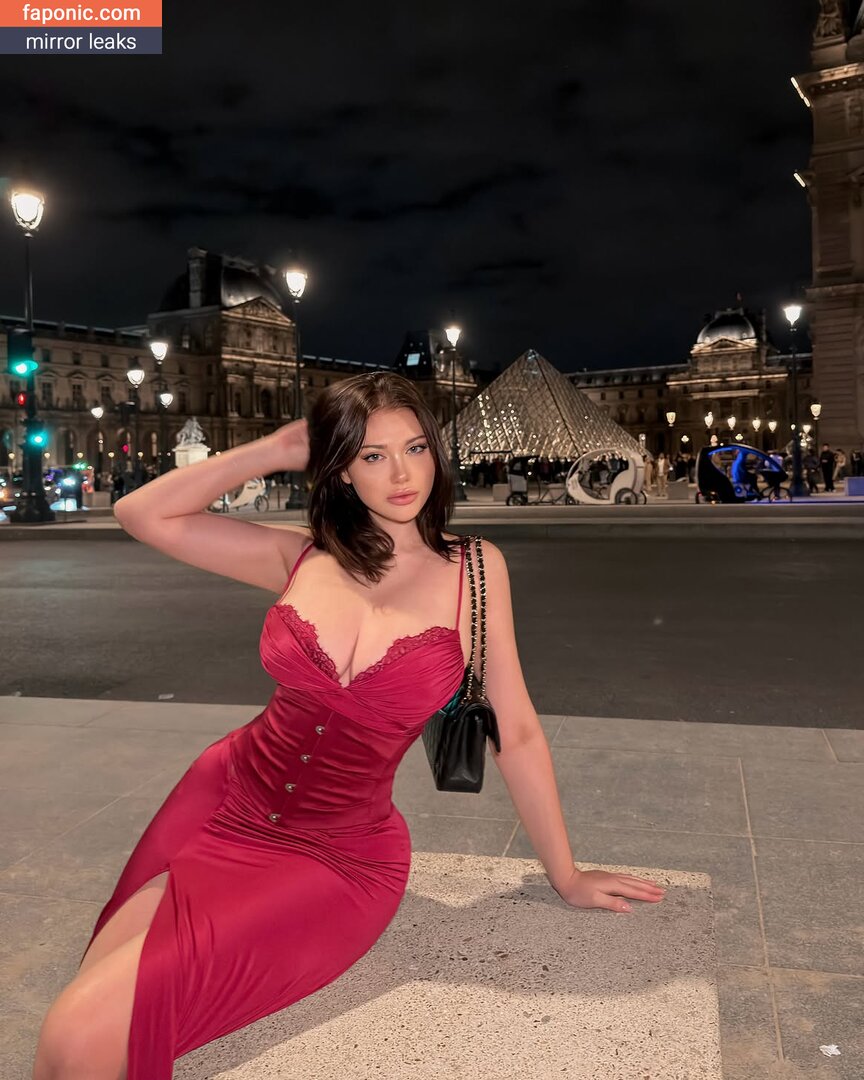 andreeamaresof, andreeamaresof_fanpage2022, blackwidof Оголені зливи OnlyFans Фото #4