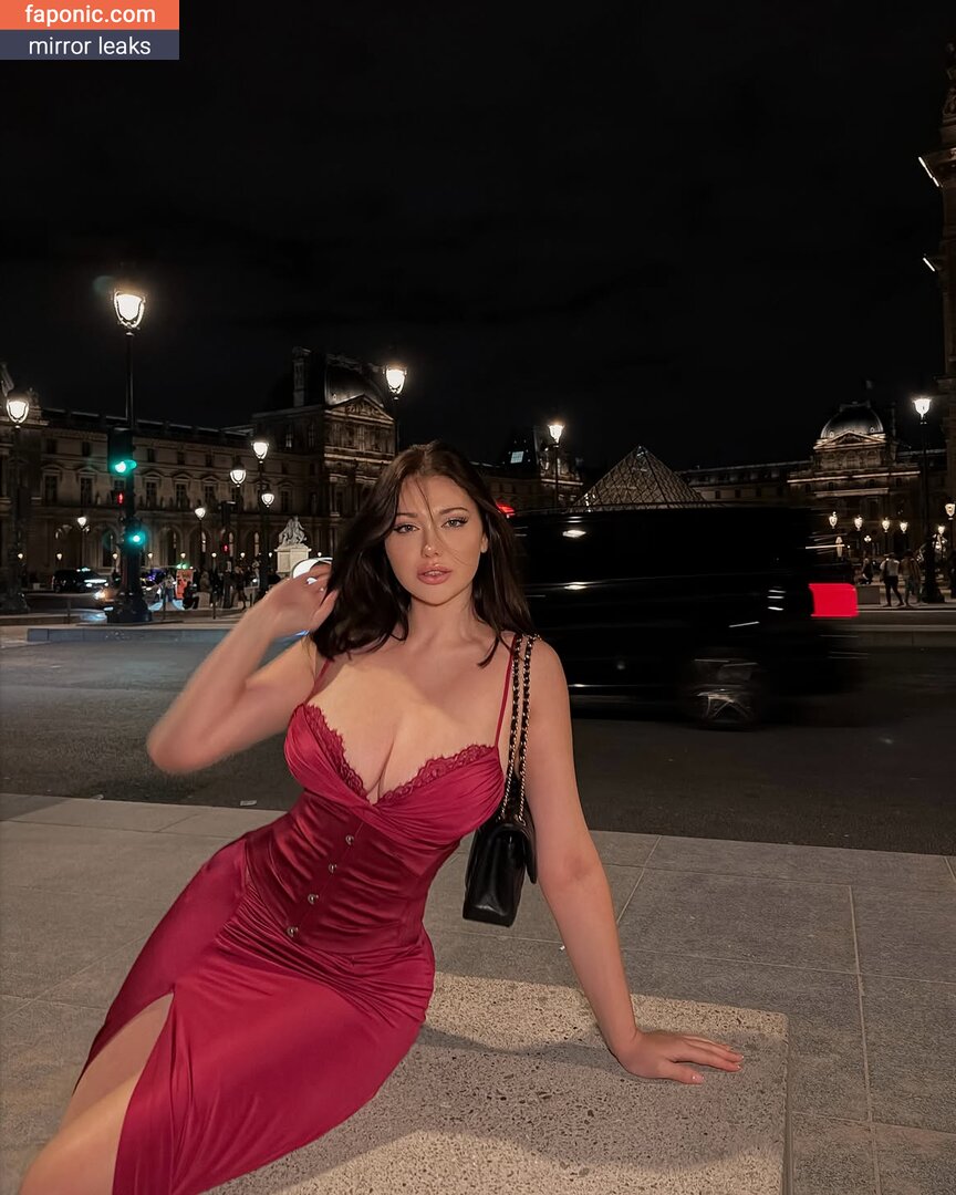andreeamaresof, andreeamaresof_fanpage2022, blackwidof Оголені зливи OnlyFans Фото #5