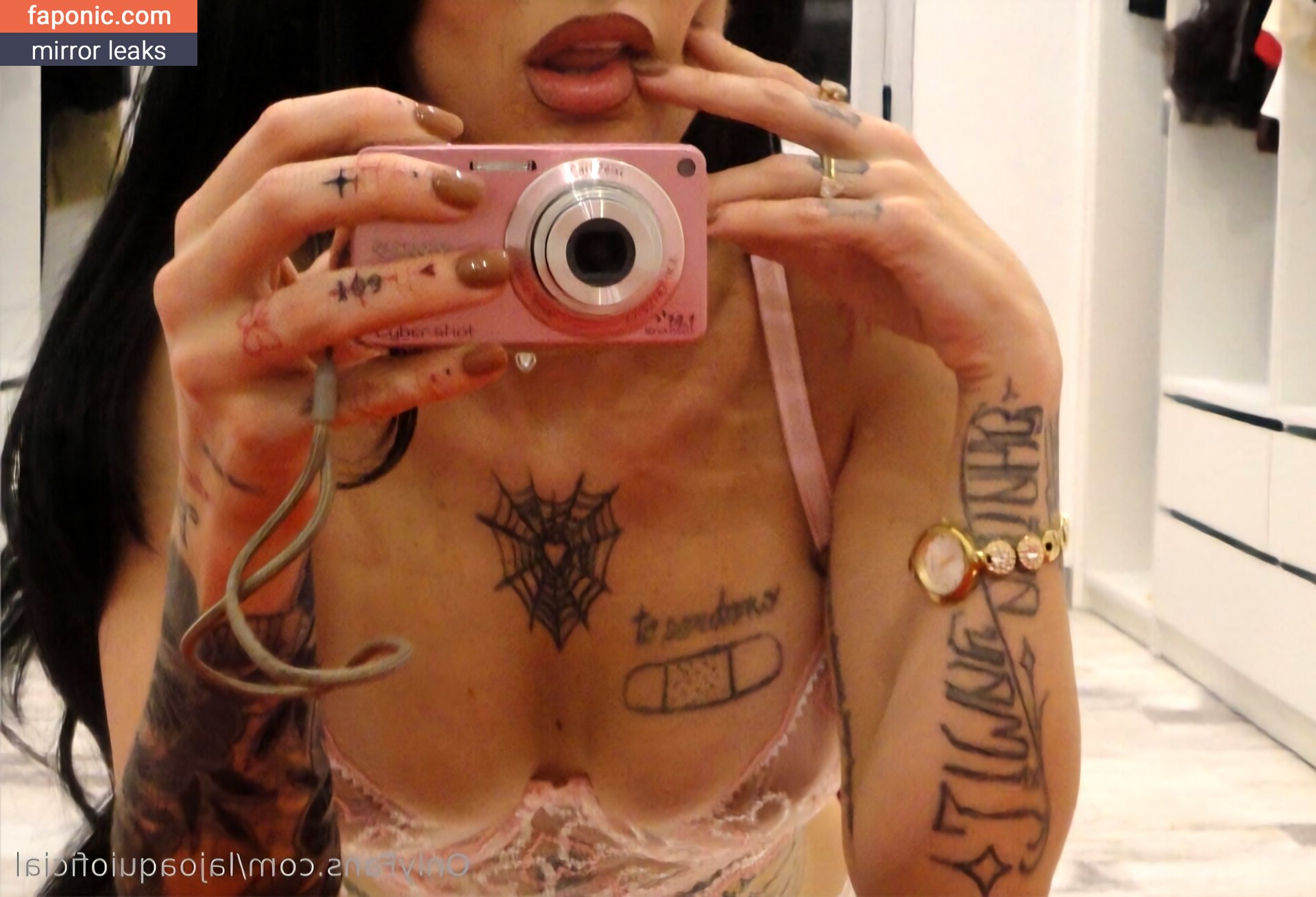La Joaqui, https:, lajoaquioficial, medicenlajoaqui Оголені зливи OnlyFans Фото #1