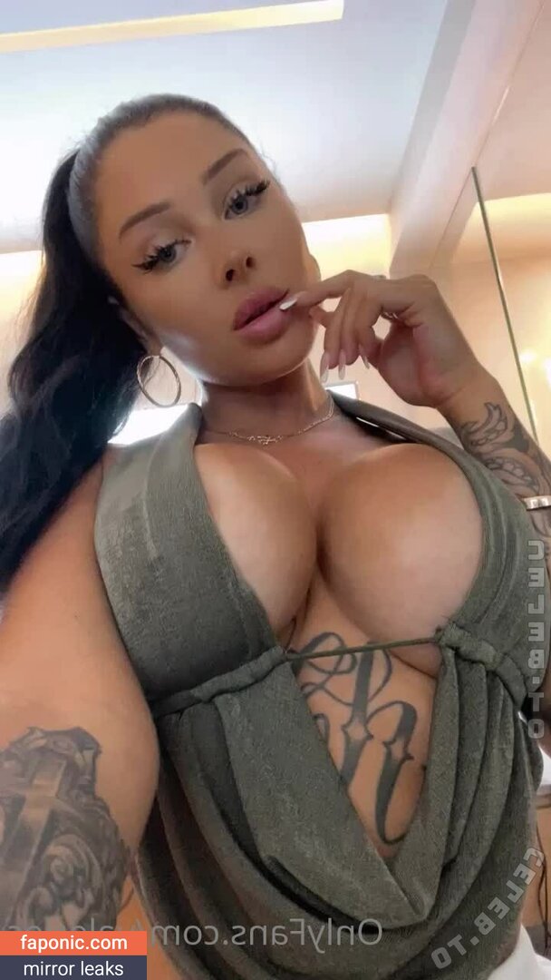 Valerie Cossette, https:, valerie.c_, valeriec, valeriecossett Оголені зливи OnlyFans Фото #28