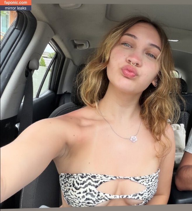 Halia Beamer, HaliaBeamer, aloha_halia Оголені зливи OnlyFans Фото #370