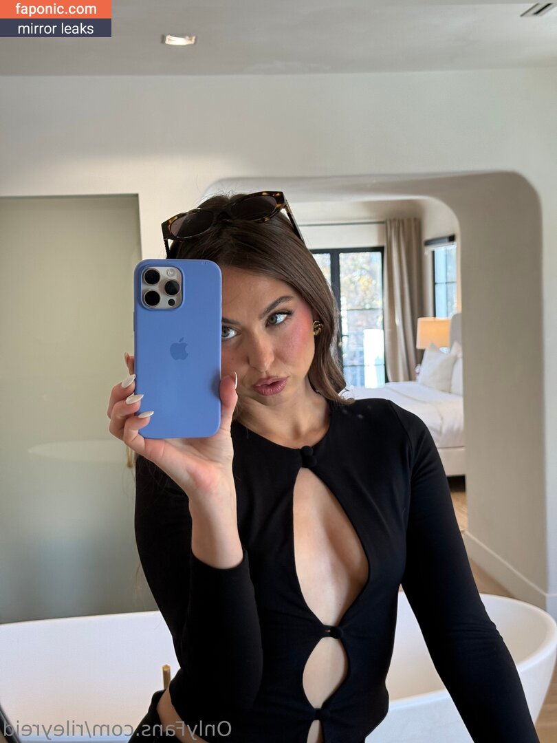 Riley Reid, RileyReidTikTok, hellorileyreid, rileyreidx3 Оголені зливи OnlyFans Фото #2594