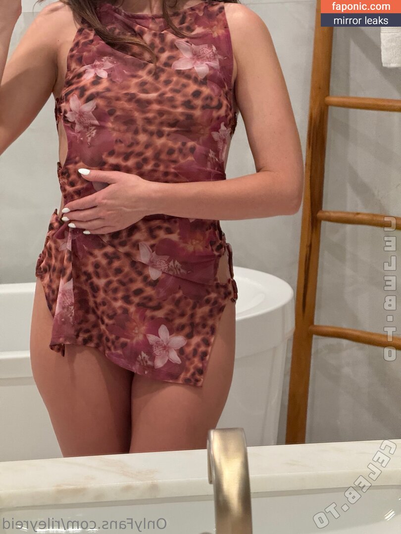 Riley Reid, RileyReidTikTok, hellorileyreid, rileyreidx3 Оголені зливи OnlyFans Фото #2788