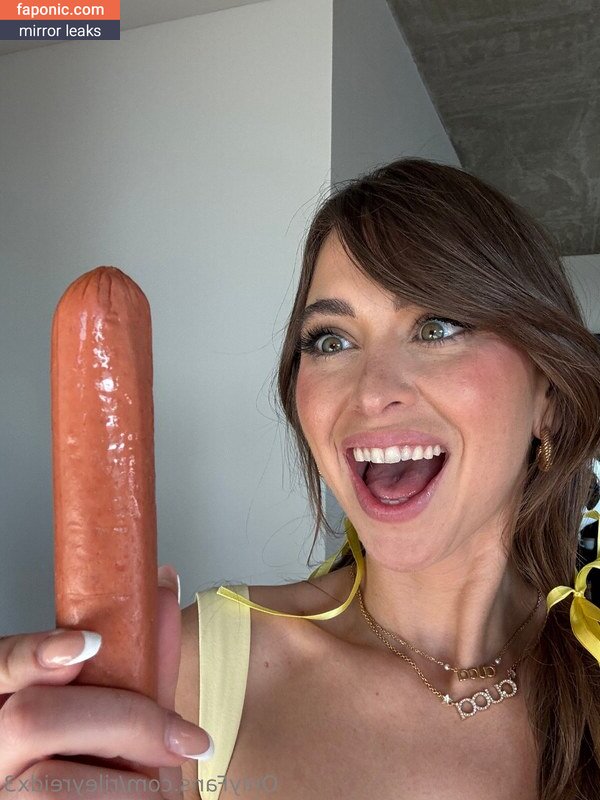 Riley Reid, RileyReidTikTok, hellorileyreid, rileyreidx3 Оголені зливи OnlyFans Фото #3081