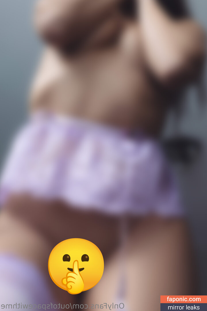 Vikioutofspace Оголені зливи OnlyFans Фото #25